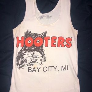 Hooters tank top
